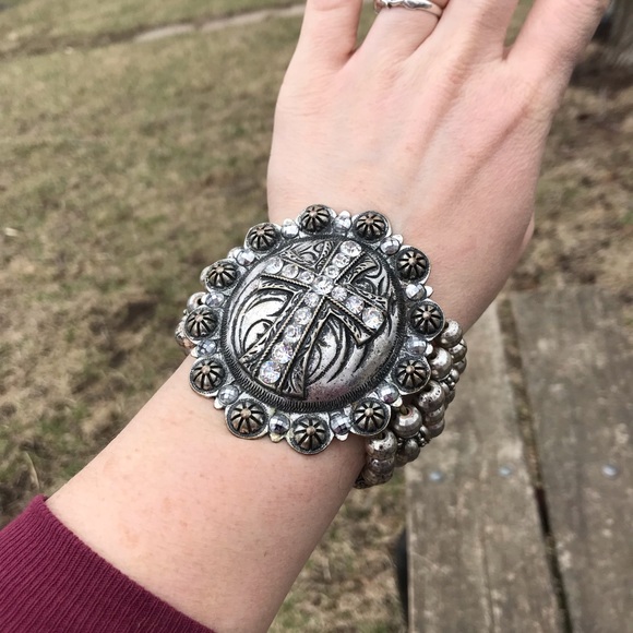 Wrangler Rocker 47 Cross Jewelry - Picture 4 of 5